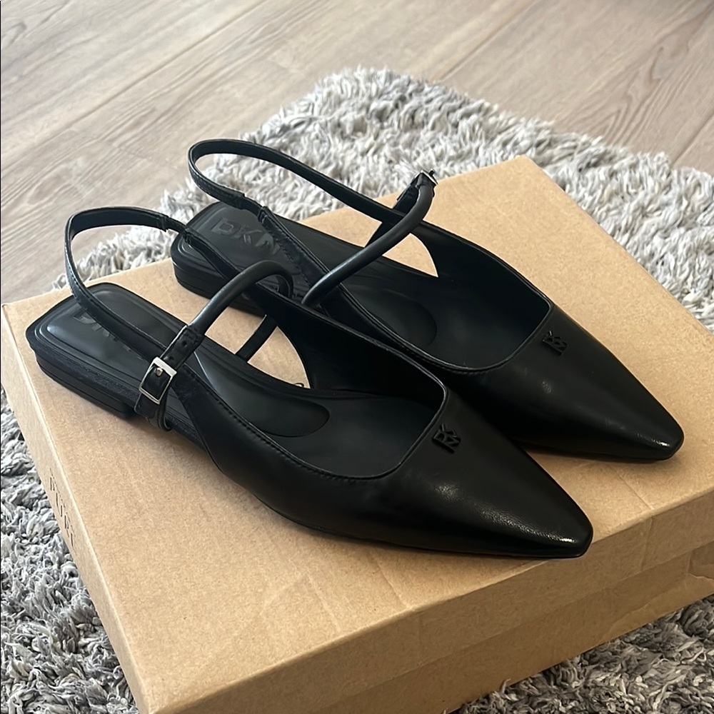 DKNY BLACK SLINGBACK FLATS - LIKE NEW